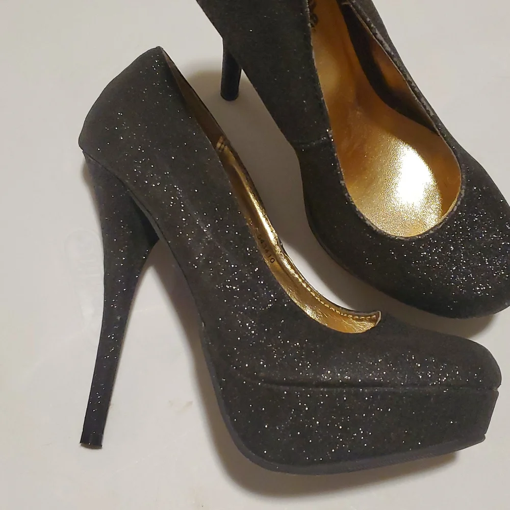 Shoes - Picture 2 of 3